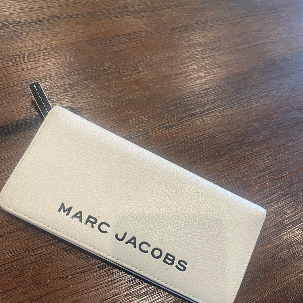 Marc Jacobs Ivory Textured Wallet